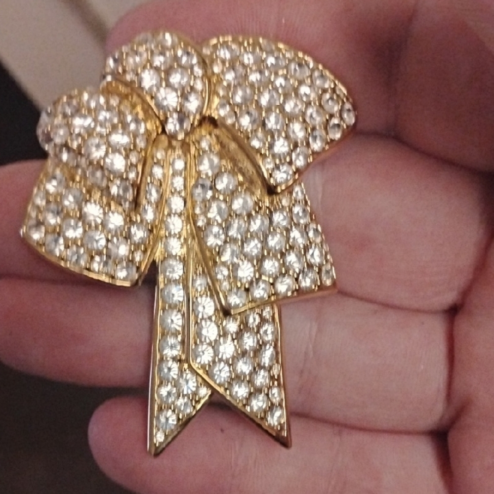 Sparkling " Norman Miller"Gold and Silver Bow Brooch Stamped. - Picture 5 of 5